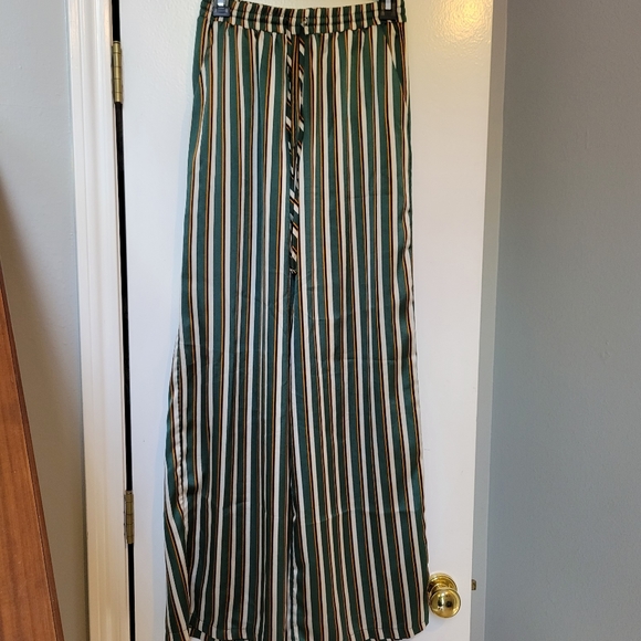 Striped Wide Leg Pants - Picture 2 of 3